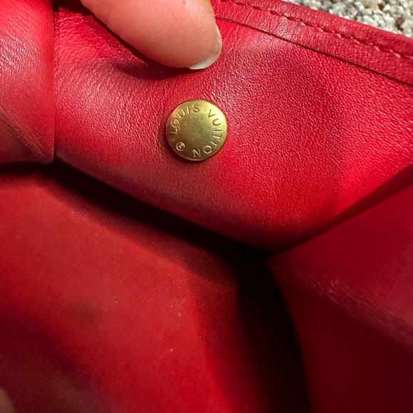 Louis Vuitton red Epi Men’s Wallet. - Picture 10 of 12